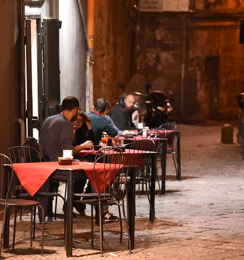 Neapol zakázal v centre nové reštaurácie