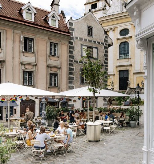Reštaurácie a hotely v Rakúsku sú už len pre očkovaných